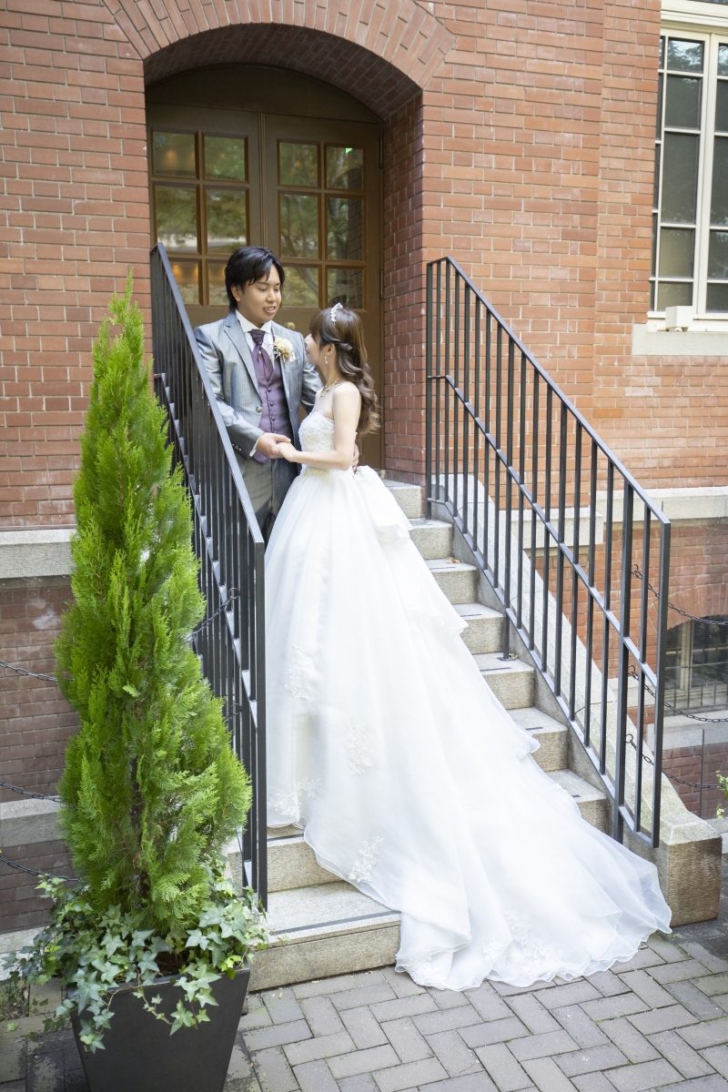 レンガの階段で・視線が交わる