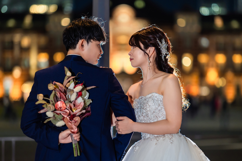 ブーケを隠して見つめ合い...♡