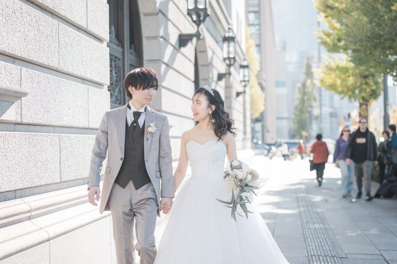 笑顔で振り返る陽だまりの横顔