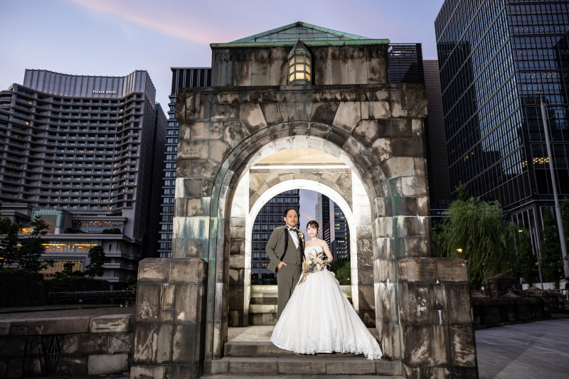 夜景に映えるアーチ