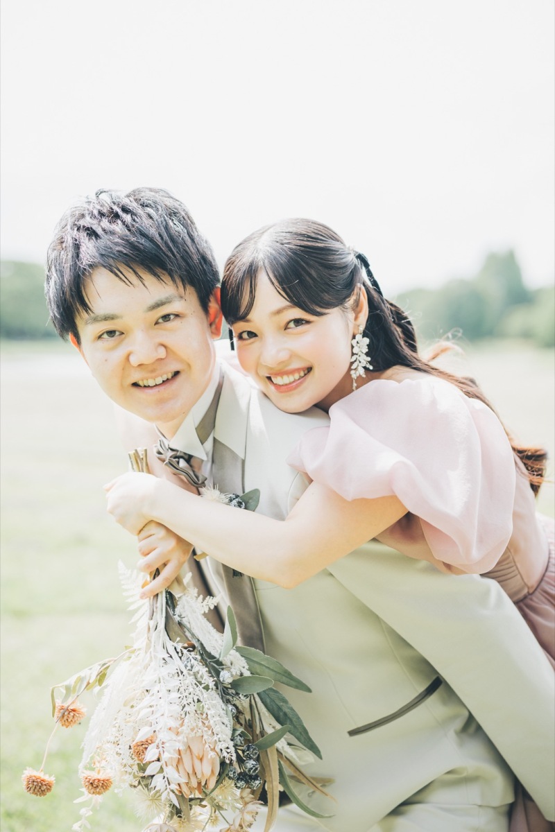 顔を寄せてこぼれるふたつの笑顔