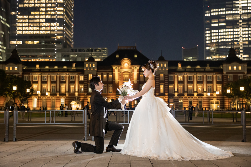 東京駅舎前でプロポーズショット