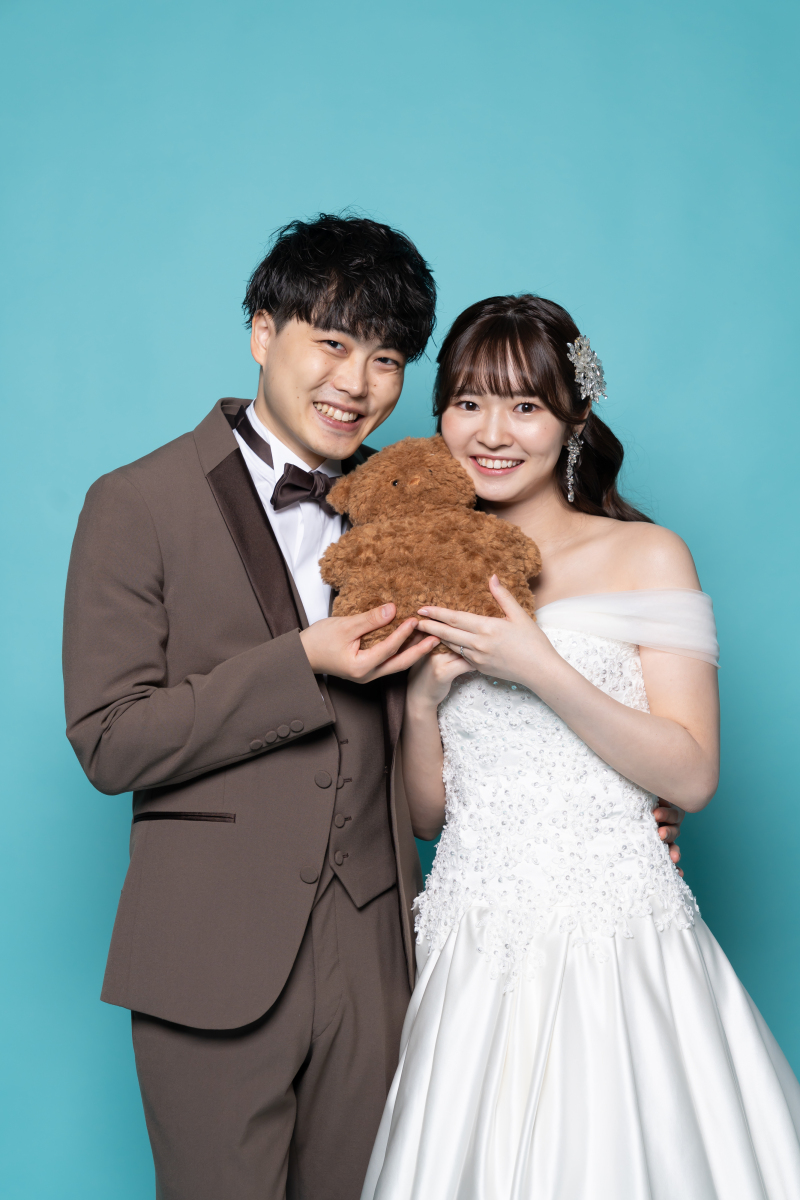 手元を寄せ合う距離が近い関係