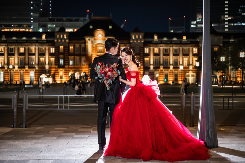 写真映えするカラードレスで東京駅+和田倉門のロケーション撮影