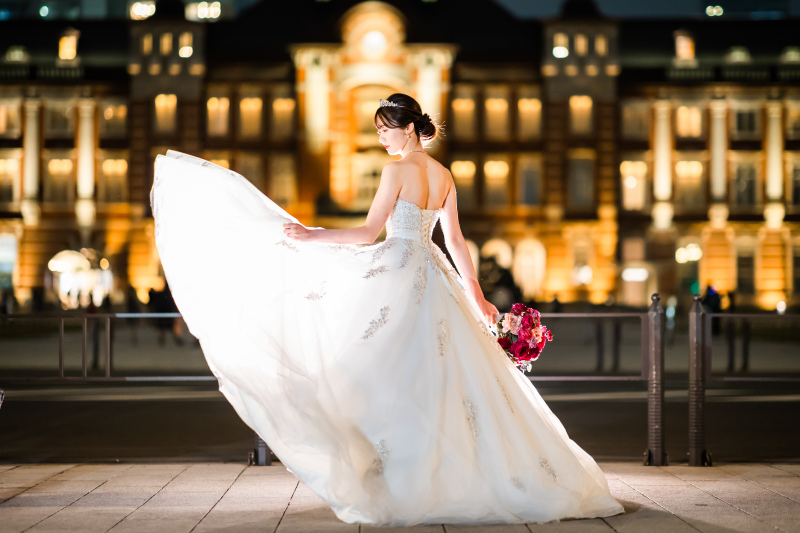 東京駅前での新婦のソロショット♪