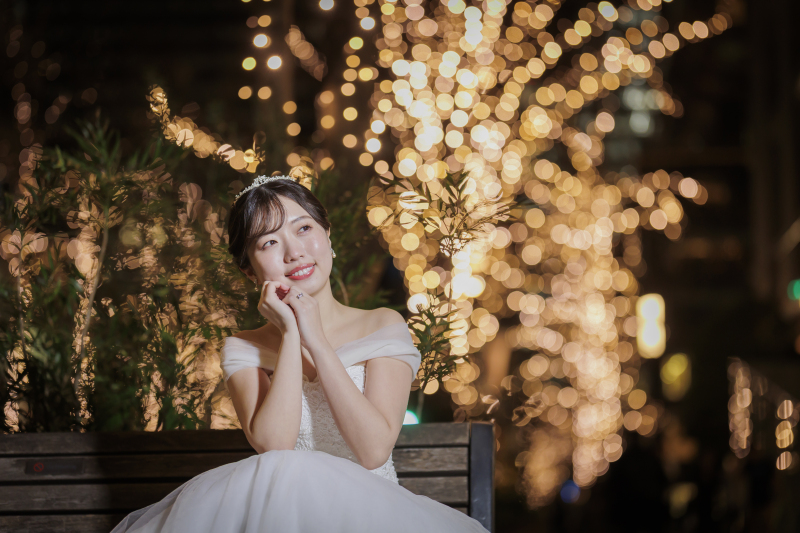 輝く夜に咲く、幸せな花嫁