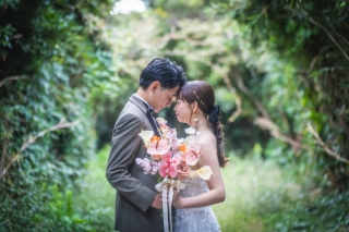 衣装もヘアメイクもおまかせで、城ヶ島の自然美に包まれる前撮りを