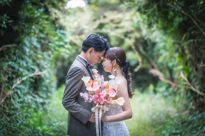 衣装もヘアメイクもおまかせで、城ヶ島の自然美に包まれる前撮りを