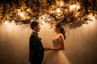 大人かわいい洋装スタジオ前撮りと東京駅夜景ロケ、新郎ヘアメイクもセット