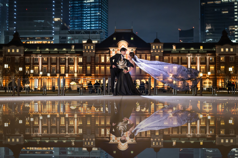 漆黒のドレスに映る、愛の輝き