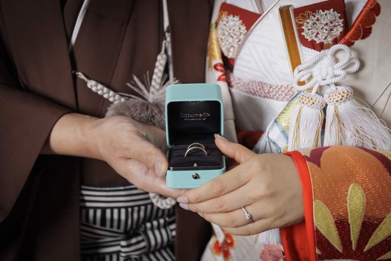 未来を包む、小さな青い箱