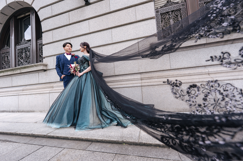 ベールに包まれて