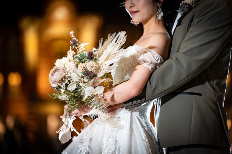 ブーケを抱えて