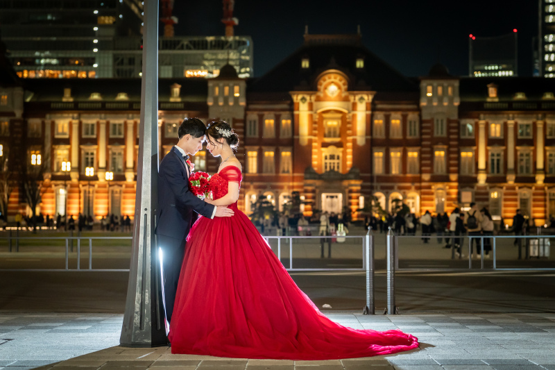 夜は真っ赤なドレスで大人っぽく♪