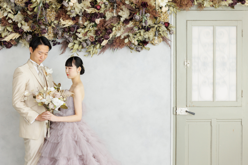 扉の前でほら笑い合う