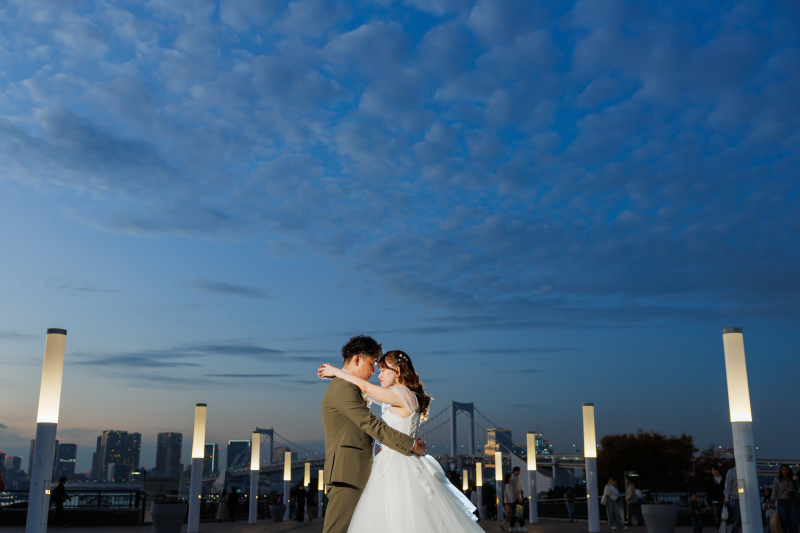 青い夜空に抱き合うやわらかさ