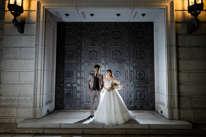 並んで立つ背筋の伸びた佇まい