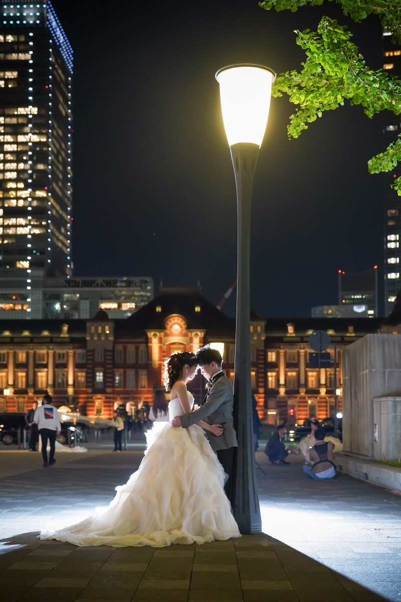 東京駅舎まえで