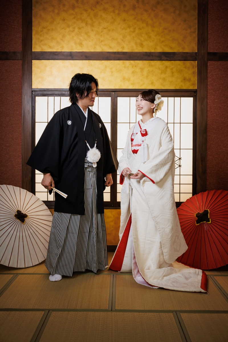 向き合う白と黒の静けさ