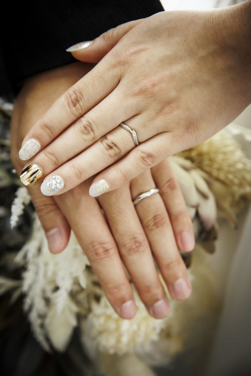 手を重ねて合わせて