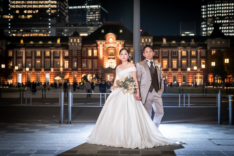 夜景に並ぶ二つの影