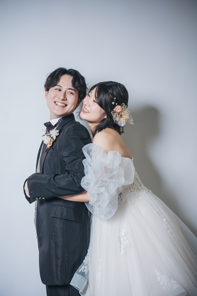 背中合わせの笑顔のあたたかさ