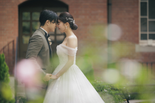 ご新郎様もプロの手で魅力アップ！洋装2ロケ＋スタジオ撮影プラン