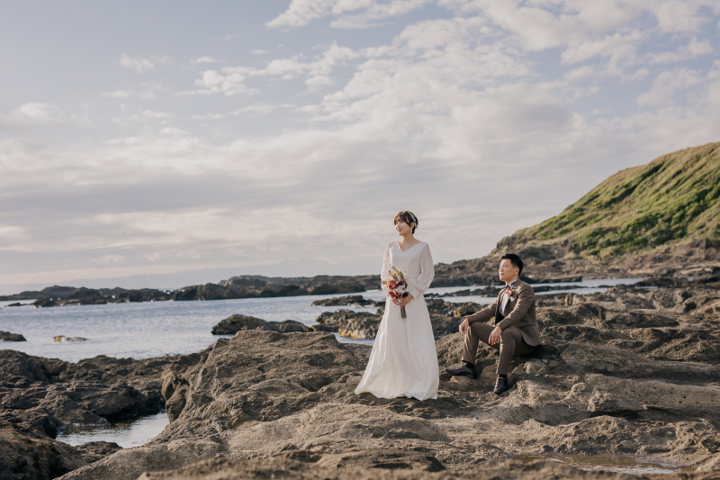 岩場で膝をつく動作