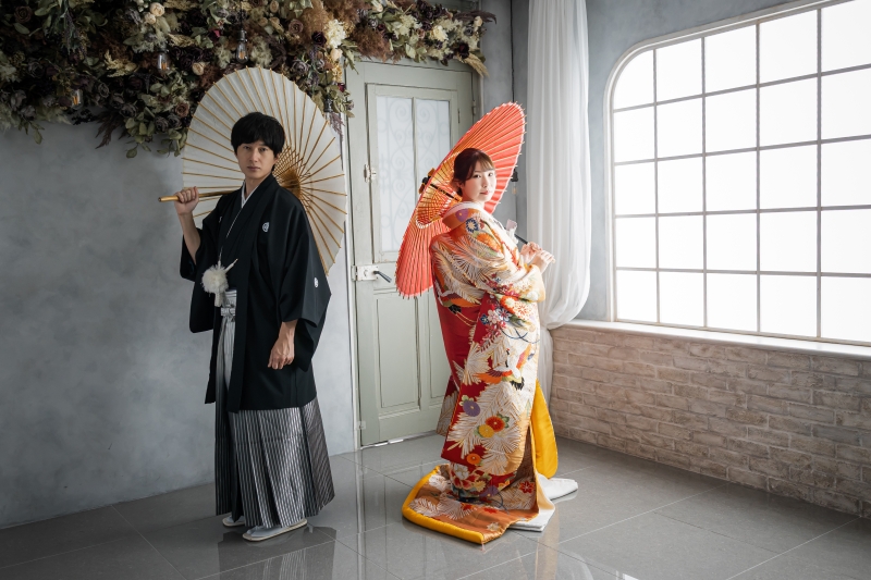 番傘を用いた和装立ち姿