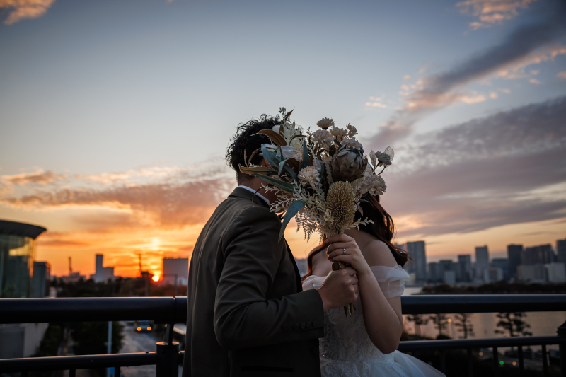 ブーケに包まれた甘い夕暮れ