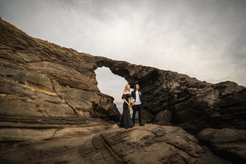 夕日と岩場で残す城ヶ島ドレス＆タキシードフォト