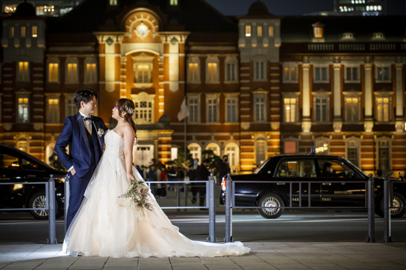 東京駅舎前での撮影