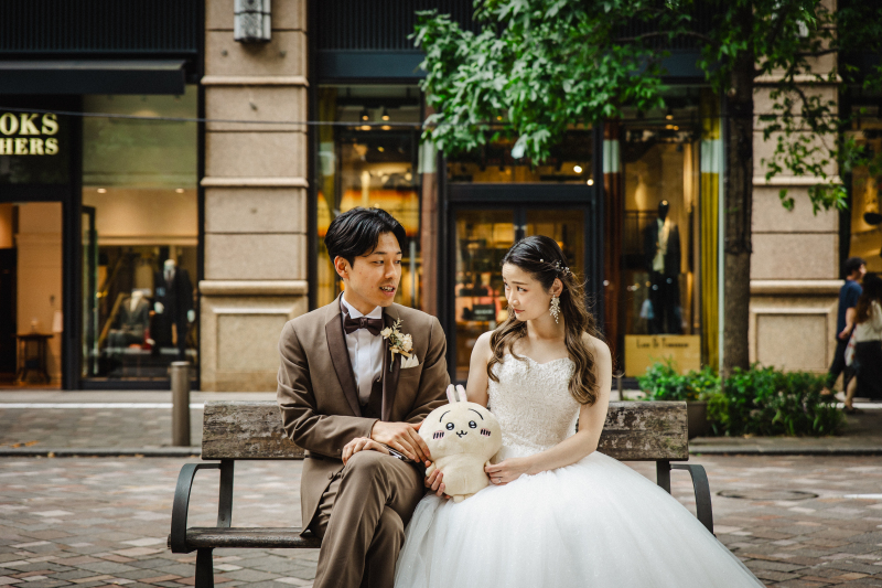 お洒落なベンチに座ってカジュアルに♪