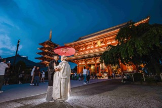 スタジオ×浅草×夜ロケで叶える、大人かわいい結婚写真