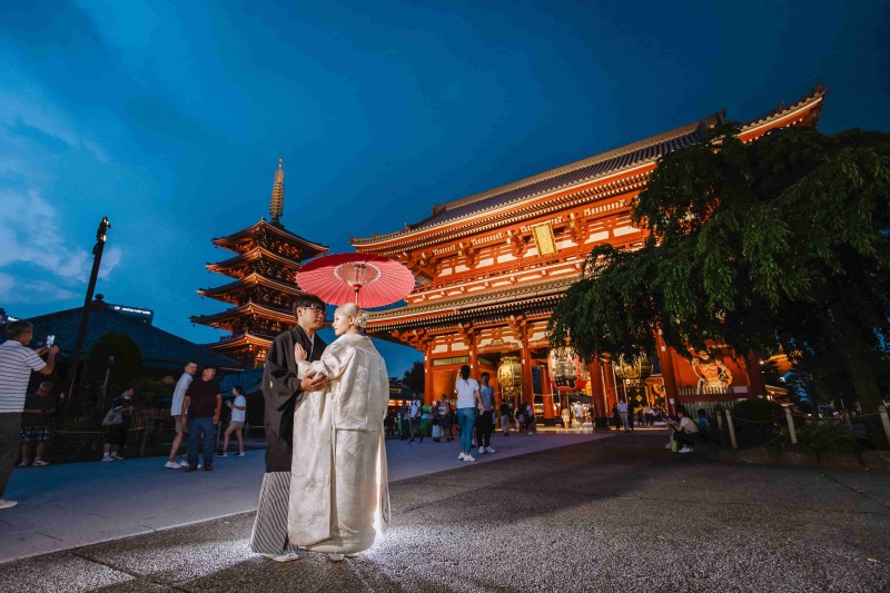 スタジオ×浅草×夜ロケで叶える、大人かわいい結婚写真