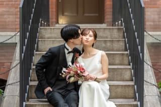 昼の光を味方に。丸の内2ロケ＋スタジオで撮る上品＆ナチュラルな前撮り