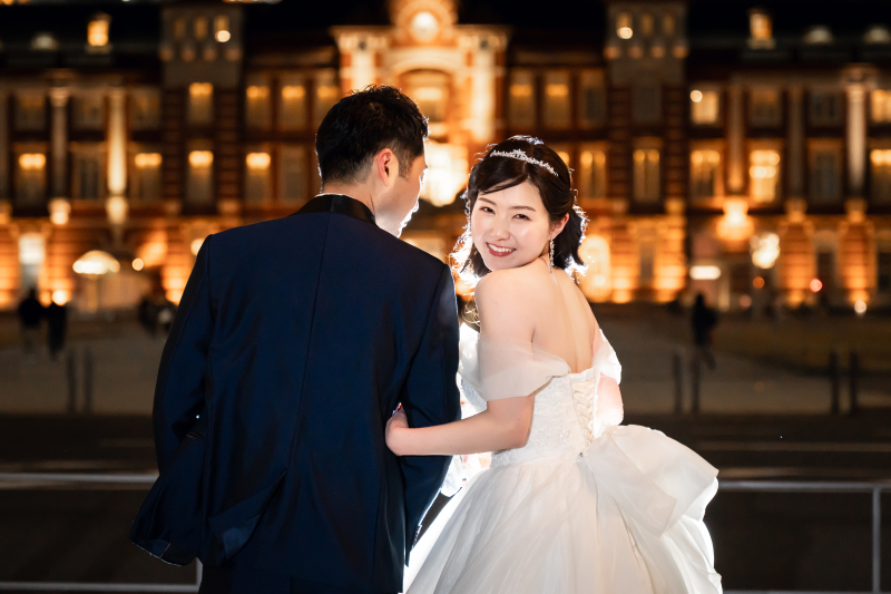 幸せいっぱいの、振り向き美人