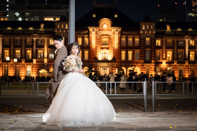 王道の東京駅舎前から!