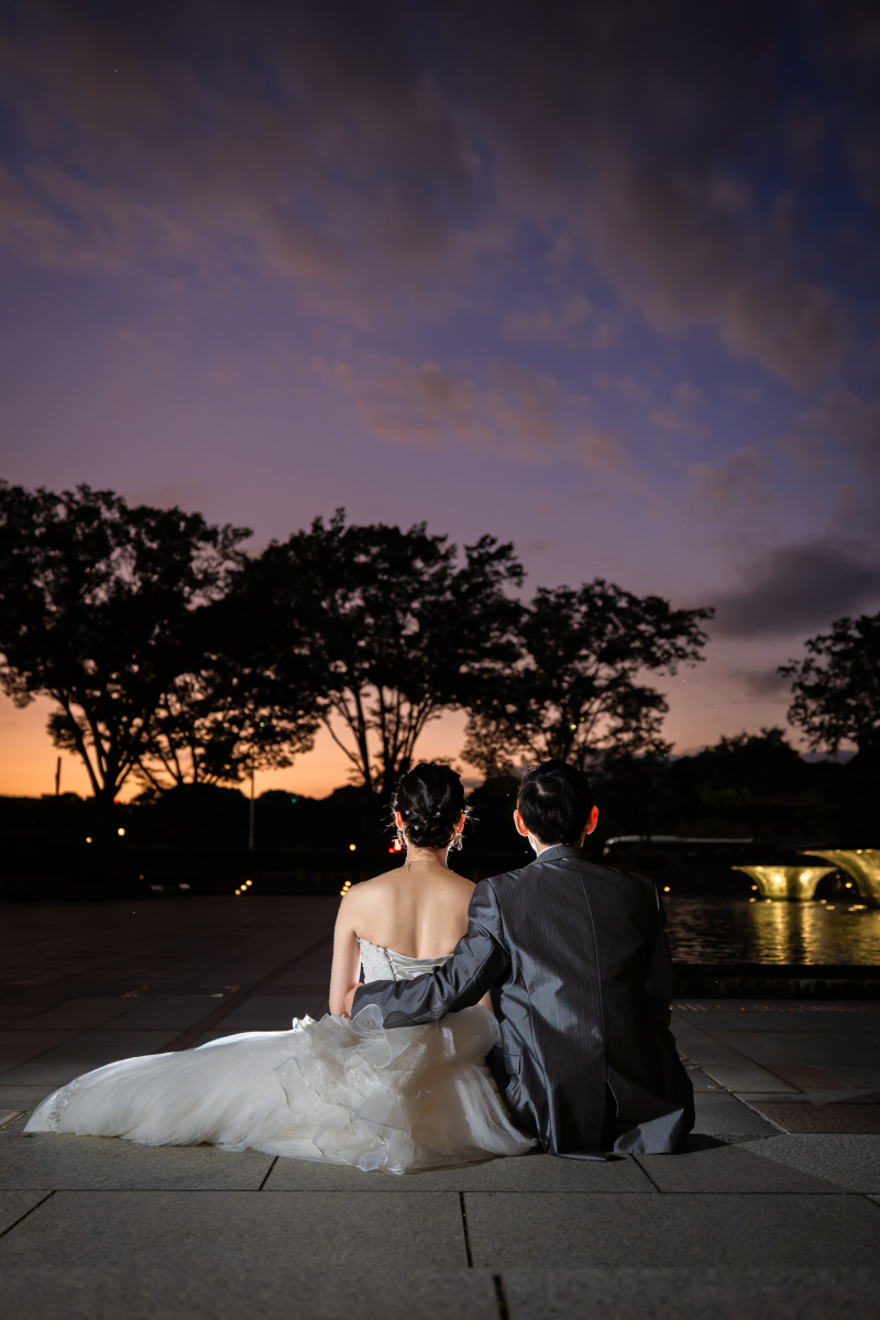夕焼け空と樹木の背景