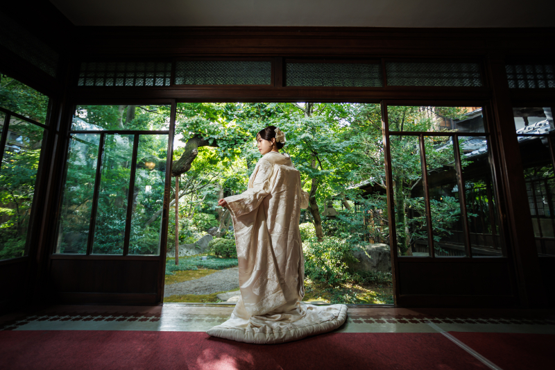 立ち姿に際立つ端正さ