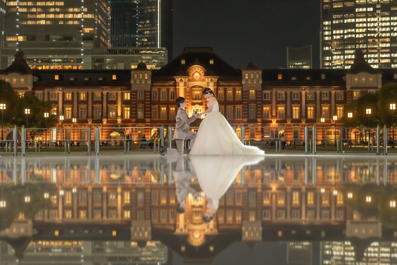 差し出された手を受け取るまなざし