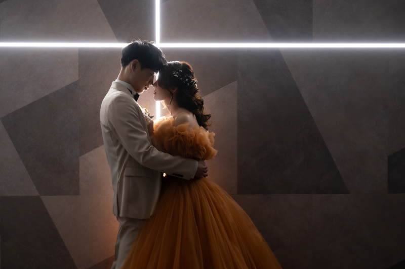 幻想的な光の中で、心を重ねて