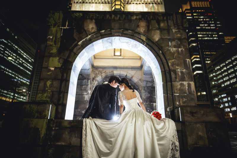 肩を寄せ合って