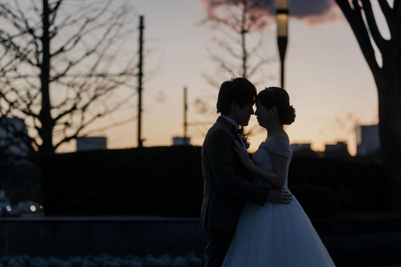 夕焼けに染まる、ふたりの誓い