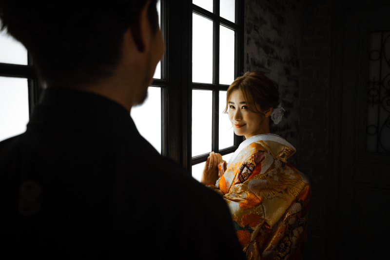 じっと見つめる新婦様