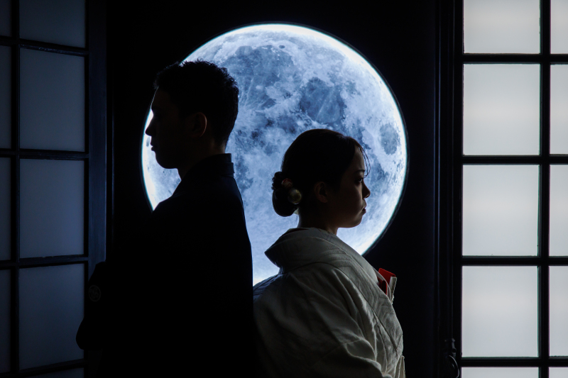 月の灯りとともに