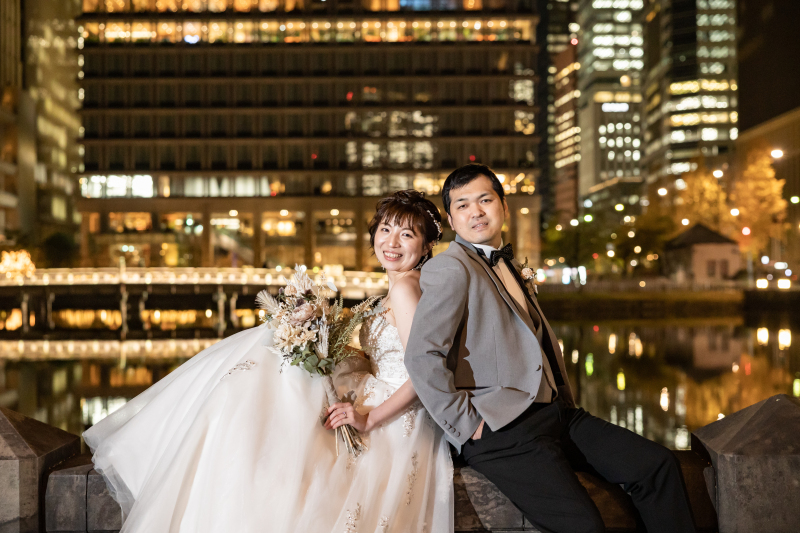 腰掛けて大人可愛い