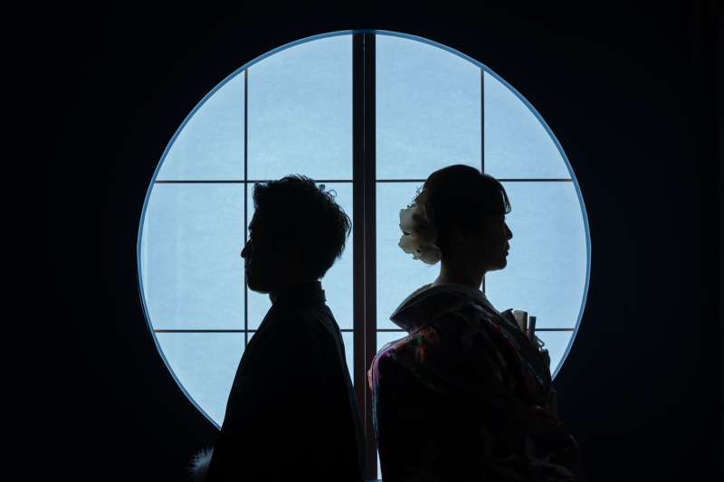 二人の横顔シルエット