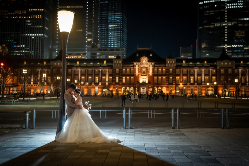 街灯の下、ふたりだけの世界