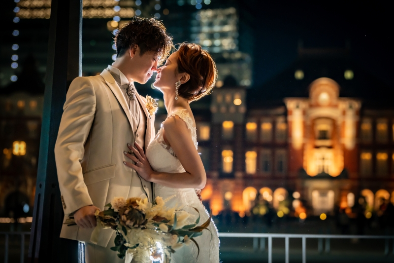 チャペルの幻想美と東京駅の格式を、一度の撮影で。